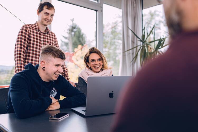 Sagen Sie uns, was Sie brauchen. Wir machen es!